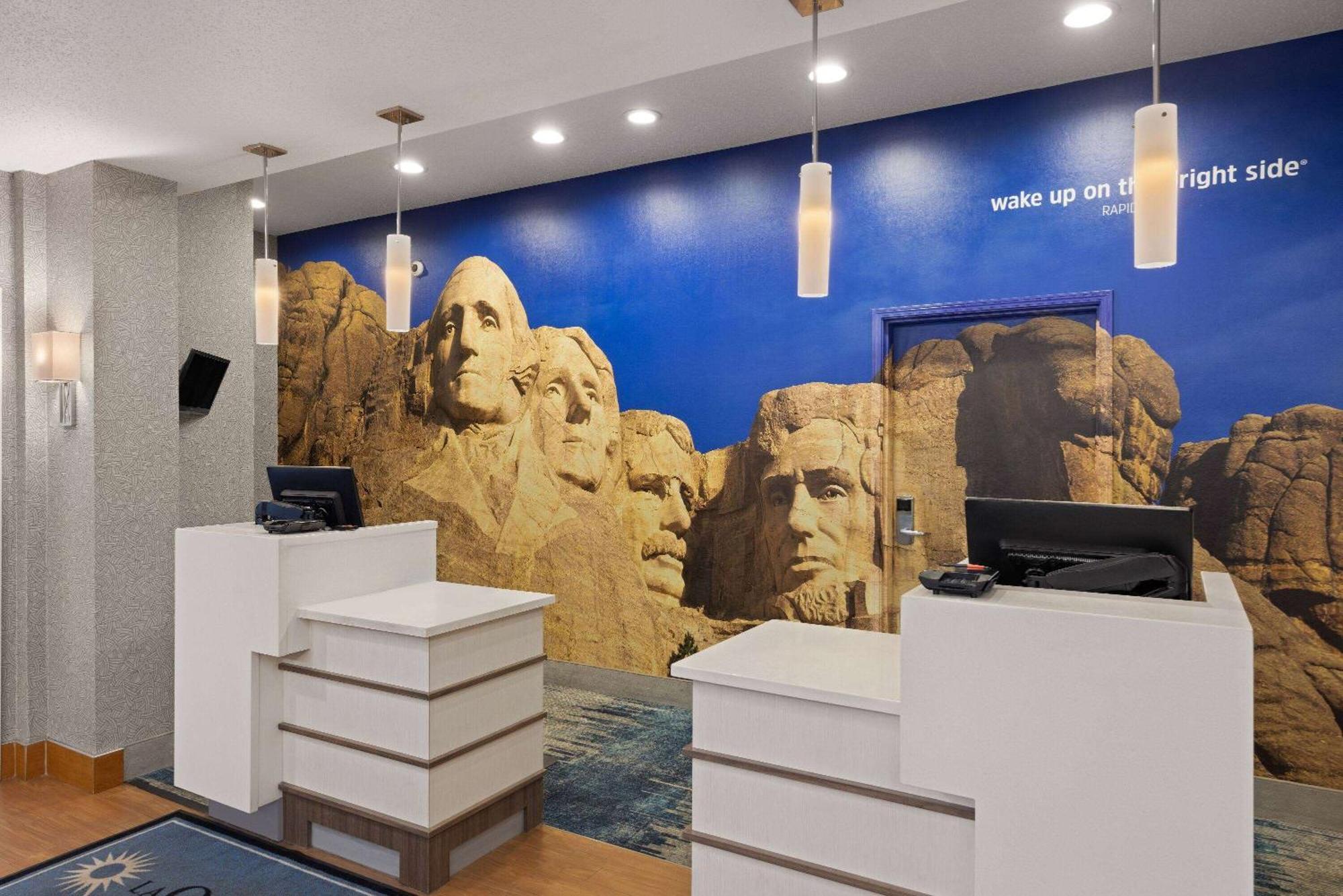 La Quinta Inn And Suites By Wyndham At Watiki Waterpark Rapid City Exteriér fotografie
