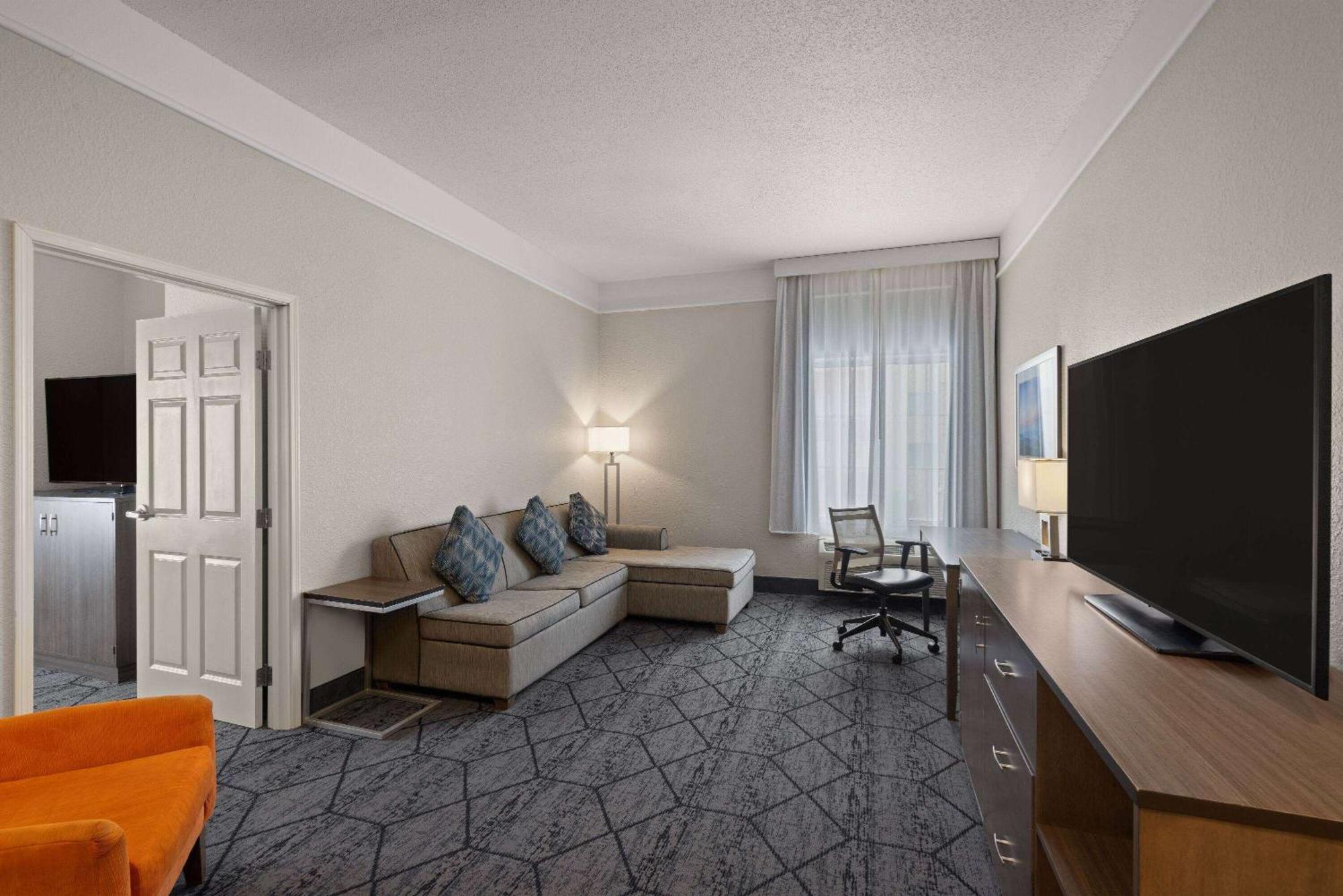 La Quinta Inn And Suites By Wyndham At Watiki Waterpark Rapid City Exteriér fotografie